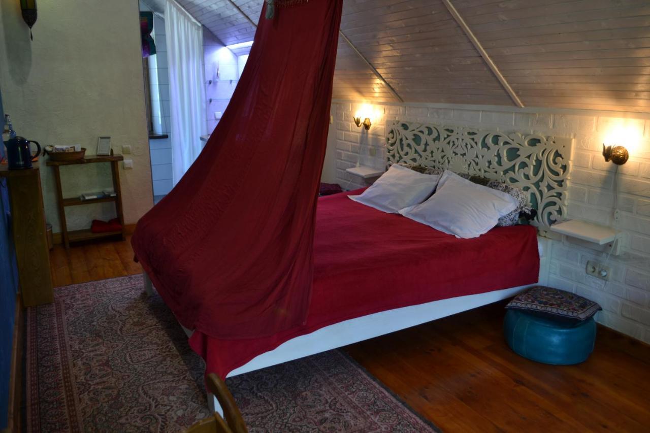 Romantic Guest House Kamjanets-Podilskyj Exteriör bild
