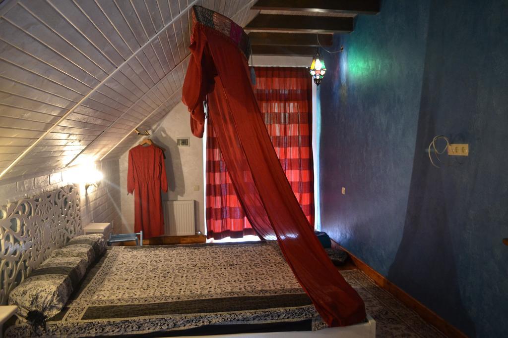 Romantic Guest House Kamjanets-Podilskyj Exteriör bild