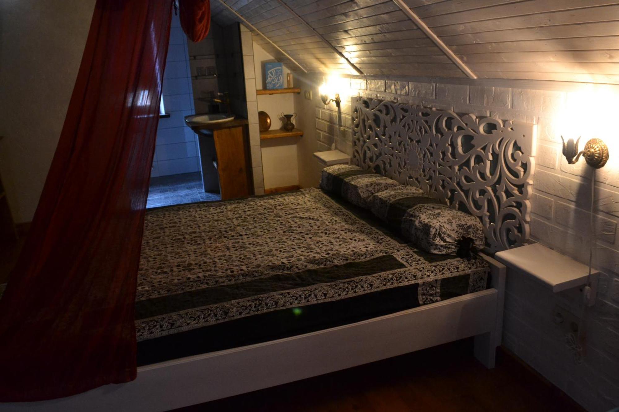 Romantic Guest House Kamjanets-Podilskyj Exteriör bild